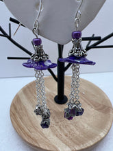Hand painted lucite daisies in a Victorian style setting with dangling flowers earrings