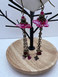 Hand painted lucite daisies in a Victorian style setting with dangling flowers earrings