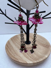 Hand painted lucite daisies in a Victorian style setting with dangling flowers earrings