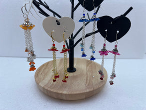 Hand painted lucite daisies in a Victorian style setting with dangling flowers earrings
