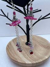 Hand painted lucite daisies in a Victorian style setting with dangling flowers earrings