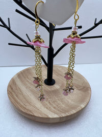 Hand painted lucite daisies in a Victorian style setting with dangling flowers earrings