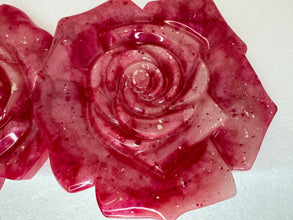 Resin rose shaped hot pads to set your table
