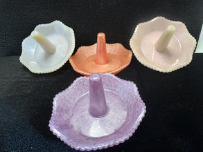 ruffled edge resin ring holders in varied colors