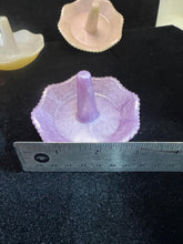 ruffled edge resin ring holders in varied colors